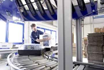 one Silent High-End Gaming-PC Intel Core i7-7700K, 4x 4.20 GHz | Corsair H80i Wasserkühlung | 32 GB DDR4 2133 MHz RAM | 250GB SSD/2000GB HDD | Mainboard MSI Z270-A Pro | BLU-RAY Brenner | 8 GB NVIDIA GeForce GTX 1080 | GigaBit-LAN | USB 3.0 | Windows 10 Home 64-Bit -