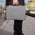 Inateck 13 Zoll Laptop Schultertasche, wasserdichte und verschleißfeste Laptop Hülle für 13-13.3 Zoll Laptops, Notebooks, Ultrabooks, Grau -
